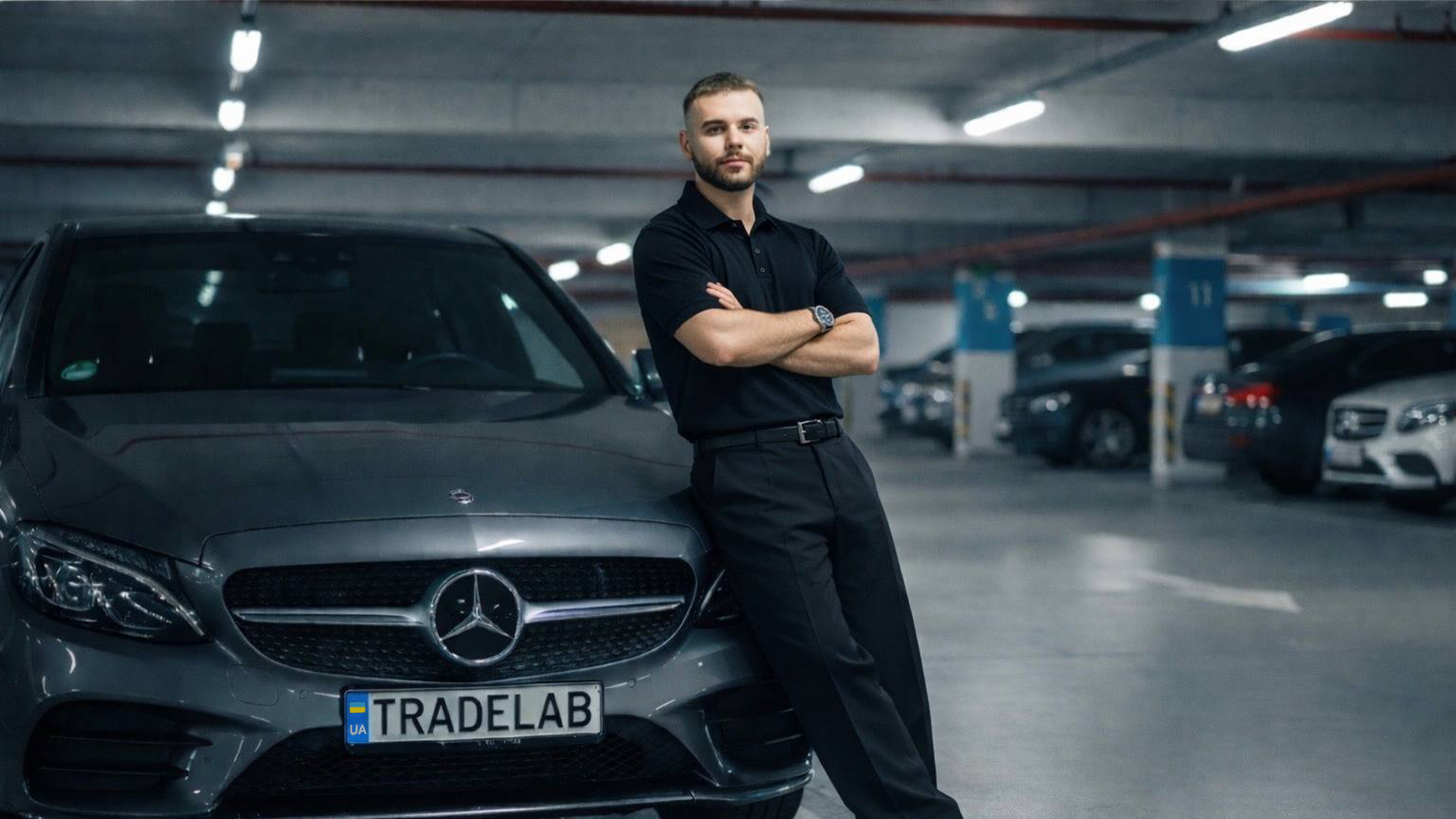 Артур Залізний біля Mercedes